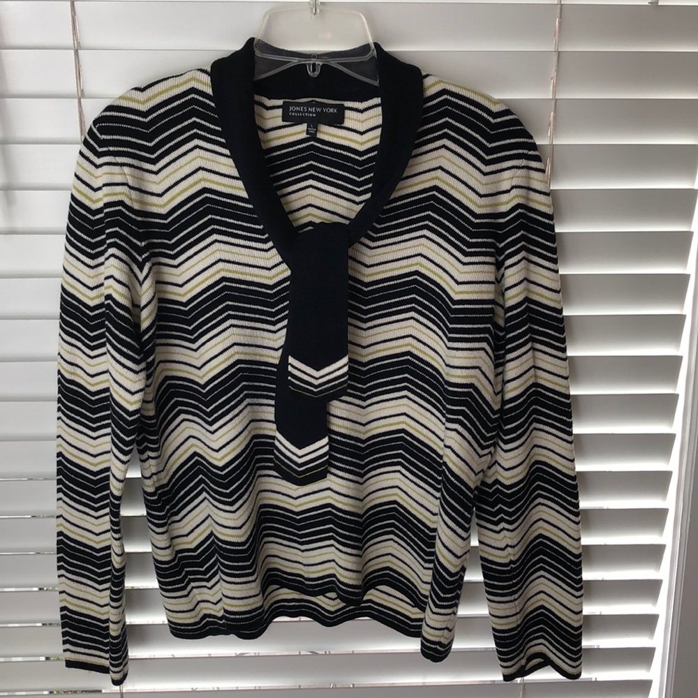 Long sleeve pullover sweater